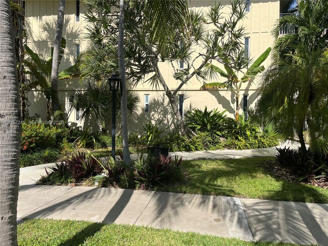 Building Photo - 255 Sunrise Dr