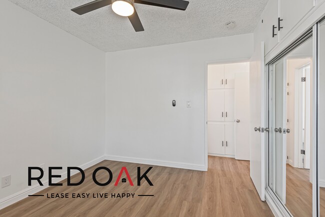 Building Photo - Delightful One Bedroom with Contemporary F...