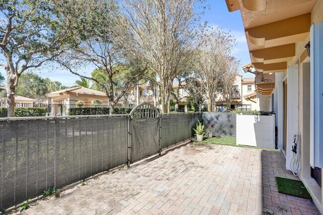 Building Photo - 6105 Grand Cypress Cir W