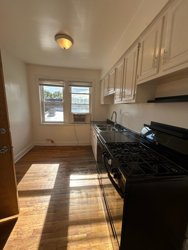 Building Photo - 4409 N Kenneth Ave