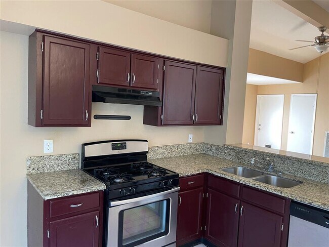 Building Photo - 1011 E Brompton Dr