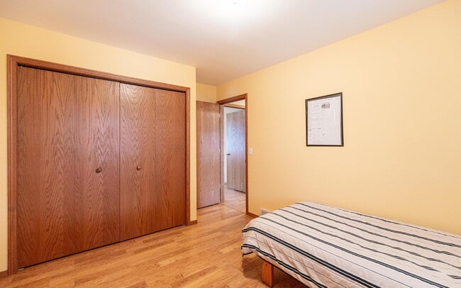 Building Photo - 878 Sky Ridge Dr