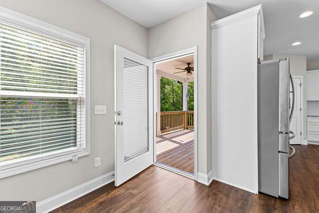 Building Photo - 517 Lago Ct