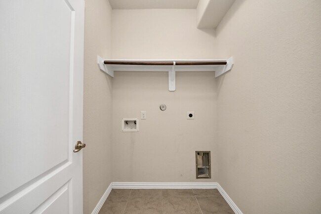 Building Photo - 21254 Lucknow Ln
