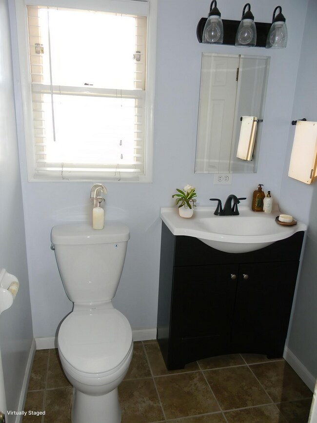 Building Photo - 1306 E Mayfair Ave