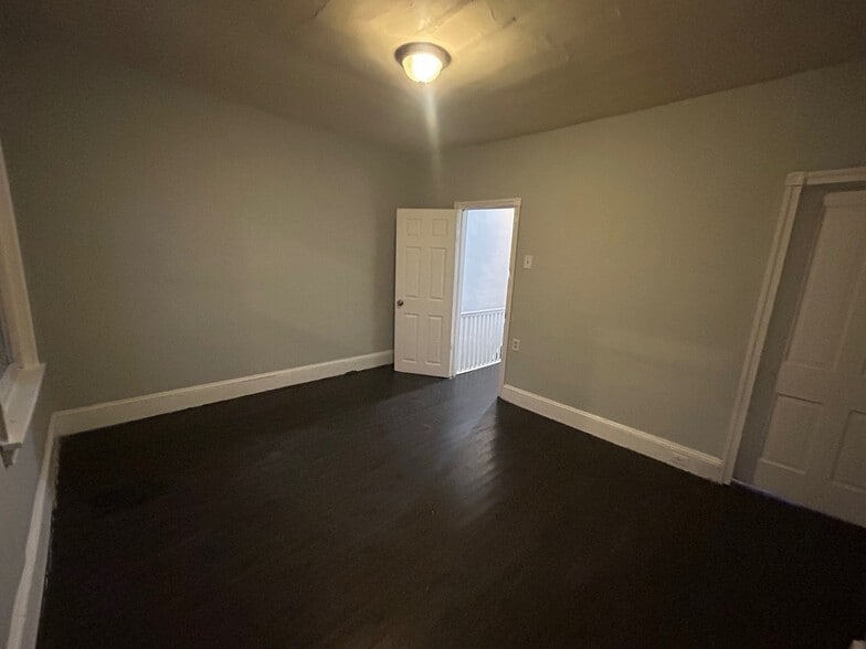 Building Photo - 4545 N Hicks St