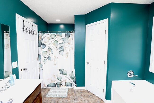 Building Photo - 4370 Excursion Dr