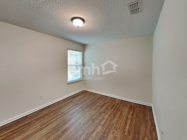 Building Photo - 629 Drysdale Dr