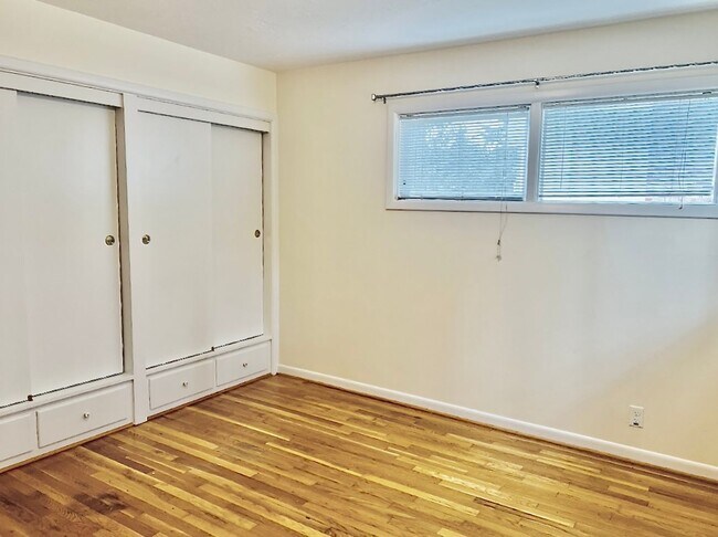 Building Photo - Great One Bedroom Unit Located In Multnoma...