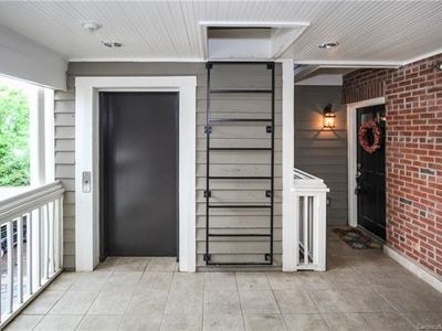 Building Photo - 2000 Euclid Ave