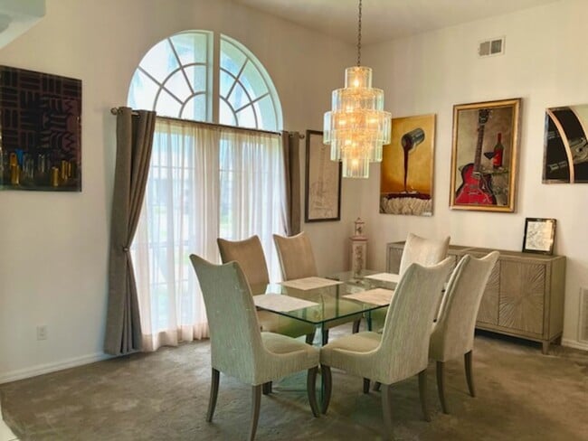 Building Photo - Home