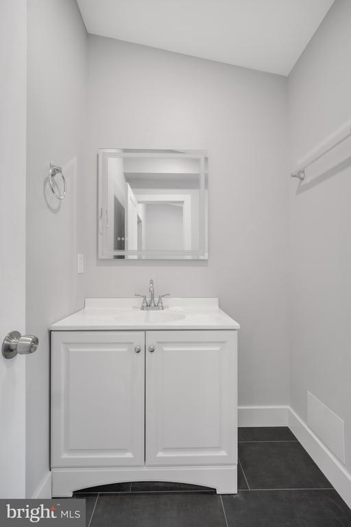 Building Photo - 123 Ford St