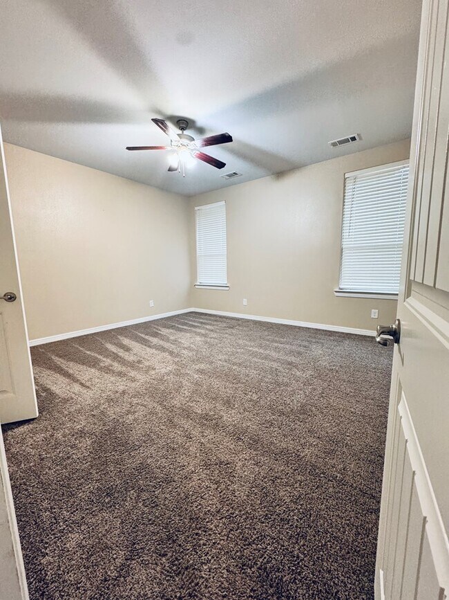 Building Photo - 1603 Laguna Meadows Tr