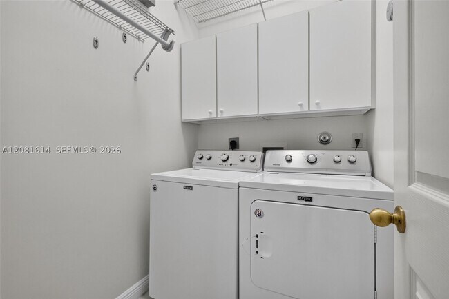 Building Photo - 5659 Via De La Plata Cir