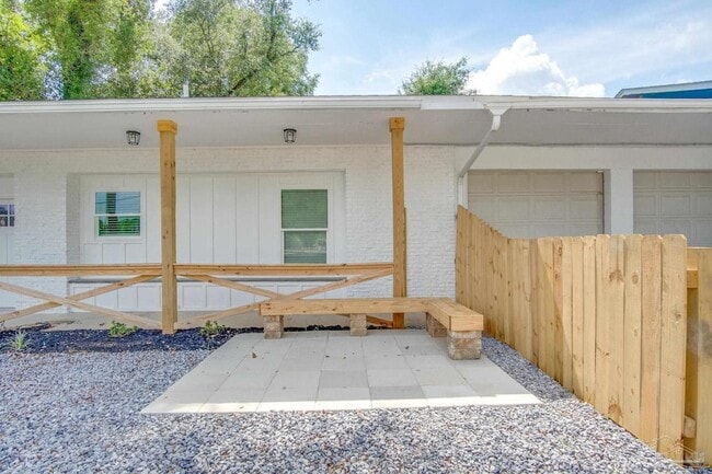 Building Photo - 203 S L St