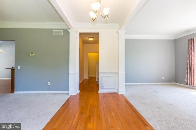 Building Photo - 684 Churchill Rd