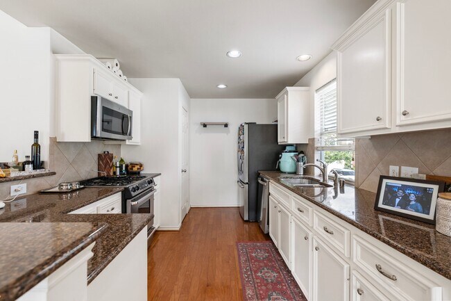 Building Photo - 1425 W 26th St