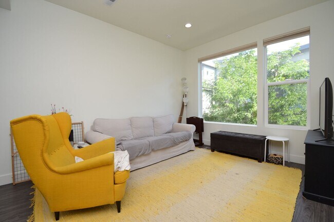 Building Photo - Modern 3 Bedroom 3 Full Bathroom Townhome in Midvale!!!