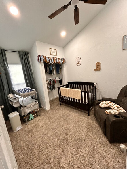 Building Photo - 826 Burton Ave