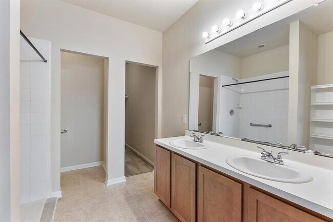 Building Photo - 10903 Woodwind Shadows Dr