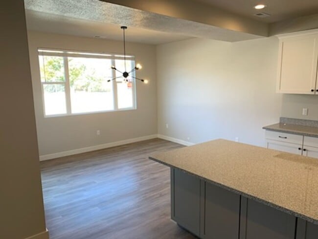 Building Photo - Spacious 4-Bedroom End-Unit Townhome with 2-Car Garage | Pet-Friendly | American Fork