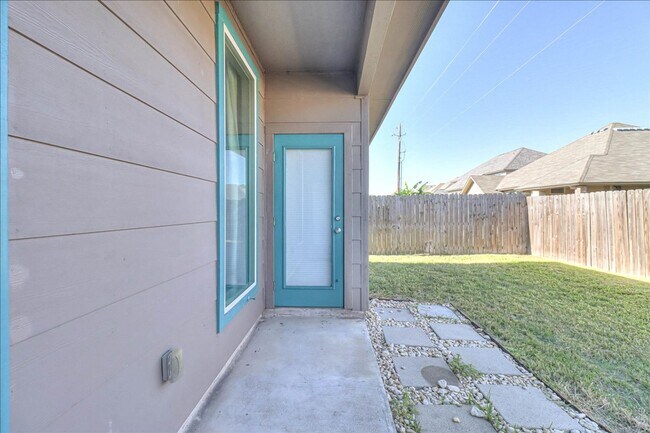 Building Photo - 2217 Ibis St