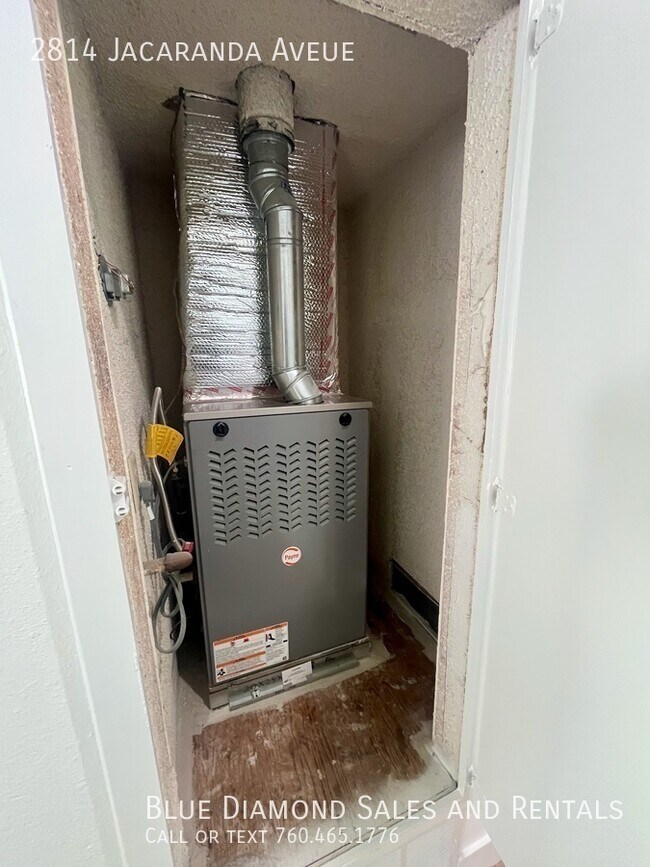 Building Photo - 2814 Jacaranda Ave