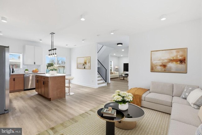 Building Photo - 65 Oaktree Dr