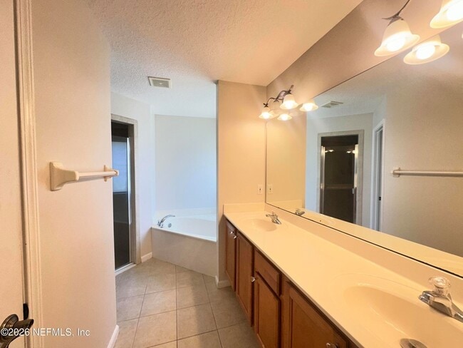 Building Photo - 3732 Briar Ln