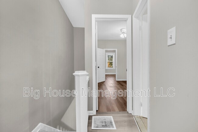 Building Photo - 333 S Lehigh St