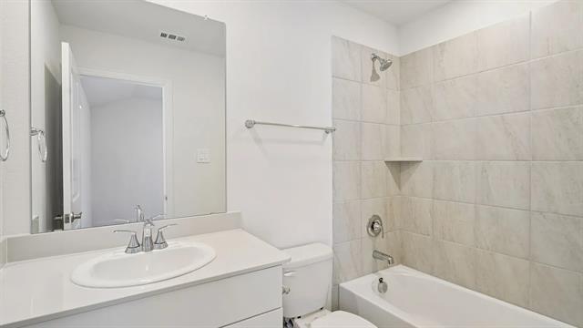 Building Photo - 710 Edgehurst Dr