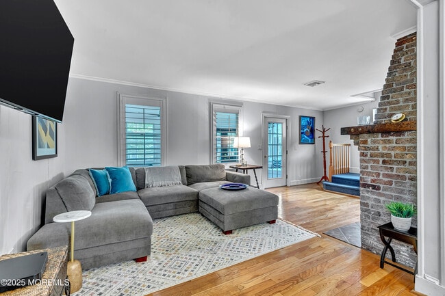 Building Photo - A370 E Main St