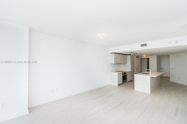 Building Photo - 650 NE 32nd St