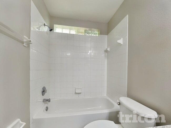 Building Photo - 828 Cape Cod Cir