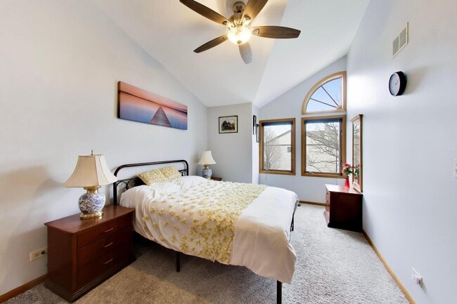 Building Photo - 943 W Essex Pl