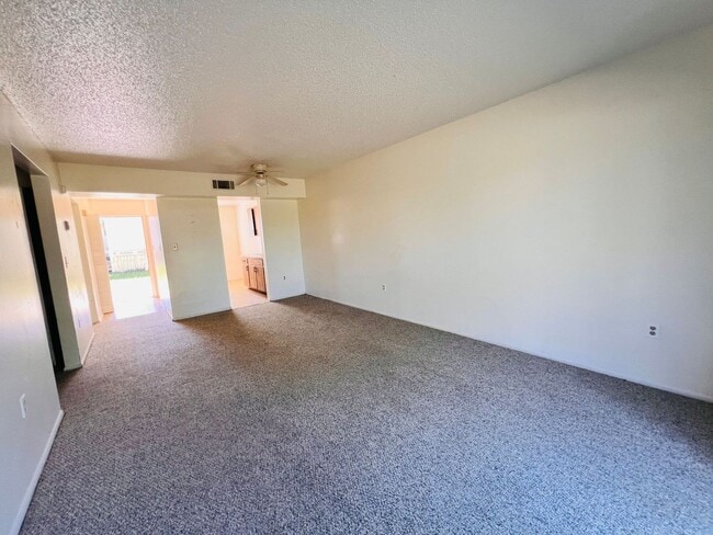 Building Photo - KNOX I