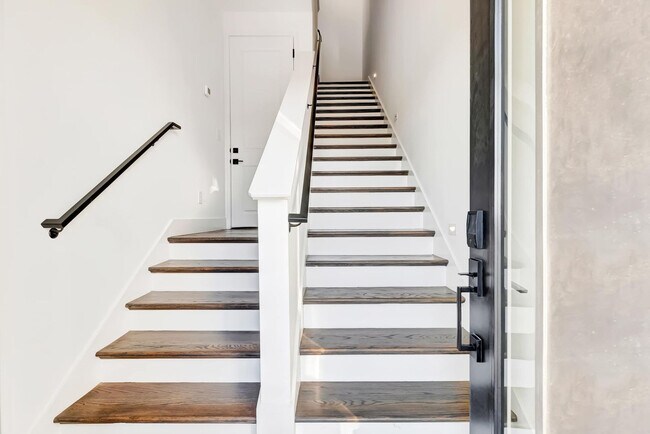 Building Photo - 1313 Baptist World Center Dr