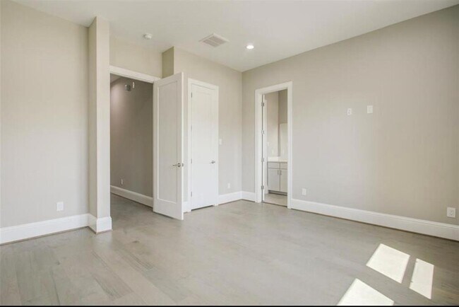 Building Photo - 1541 Lawrence St