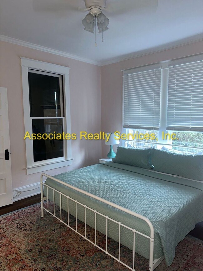 Building Photo - Totally Remodeled Vintage Home - FULLY FURNISHED!!!