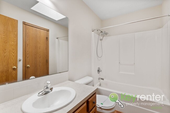 Building Photo - Beautifully Updated 3-Bedroom Bi-Level Home Near Wichita – Cul-de-Sac Location