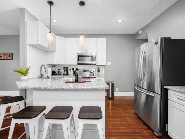 Building Photo - 363 E Gates St