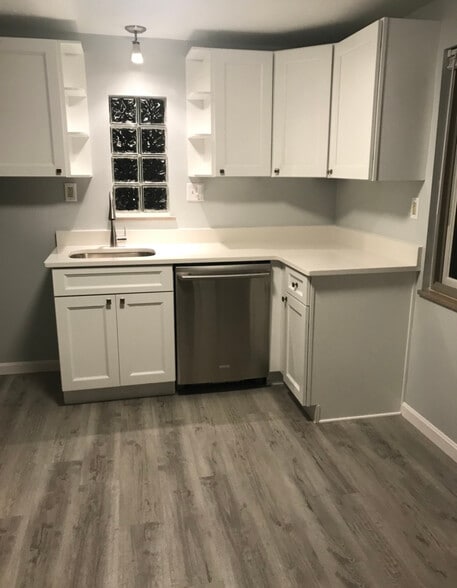 Building Photo - 225 Desdemona St