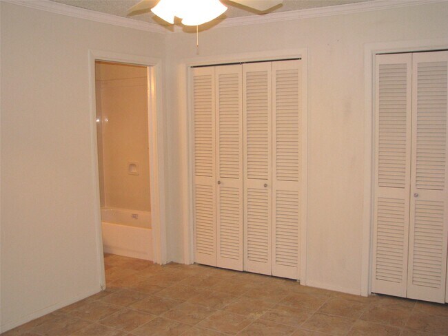 Building Photo - 8277 Kingsbrook Rd