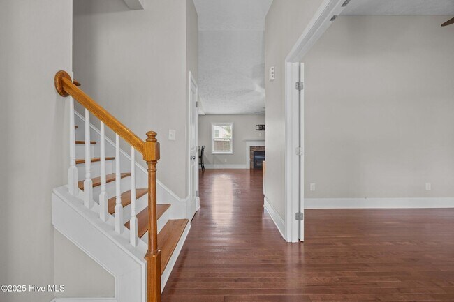 Building Photo - 123 Lightwater Dr