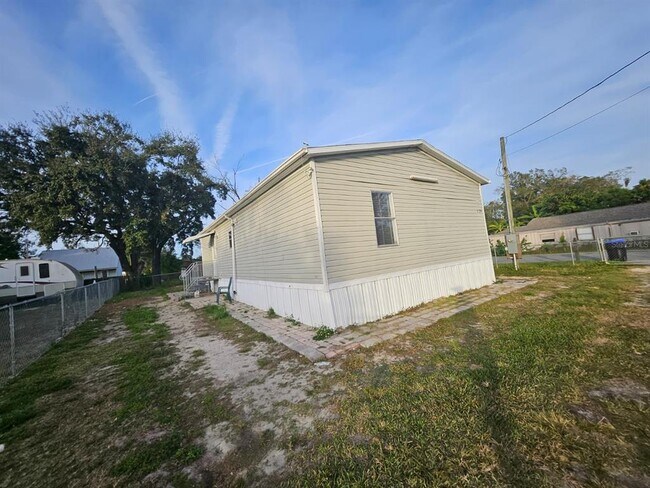 Building Photo - 129 4th St