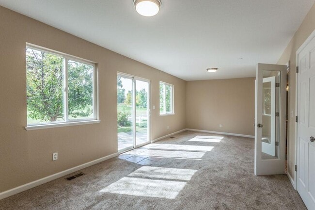 Building Photo - 2362 Calcite St