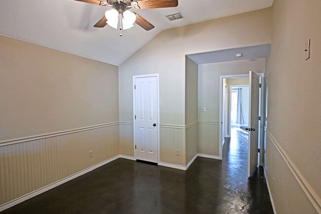 Building Photo - 2223 Sun Chase Blvd