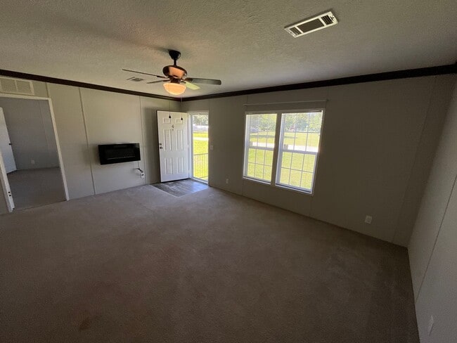 Building Photo - Beautiful 3/2 Mobile Home w/ Lawn Maintenance Included