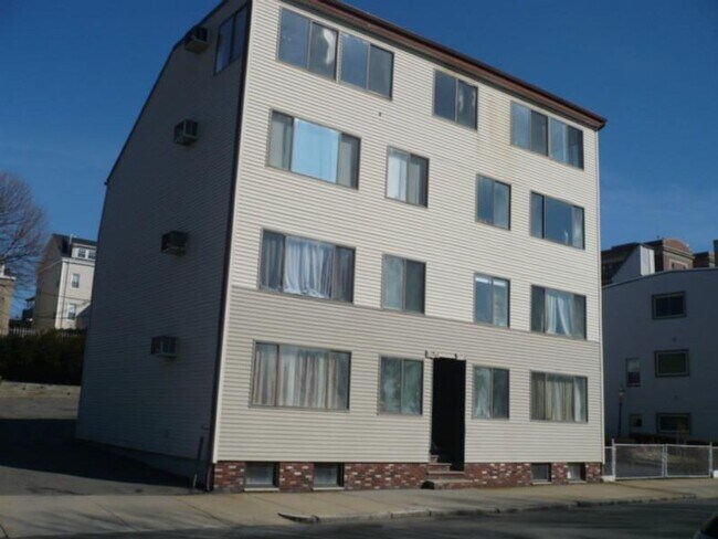 Building Photo - Beautiful 2 Bed Right in Jeffries Point