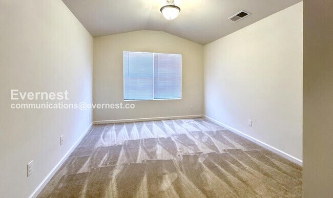 Building Photo - 3 Bed/3 Bath Home with Garage / Pet-Friendly / Available Now!